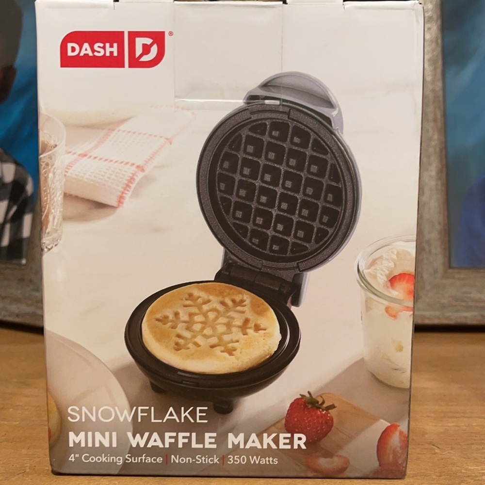 Dash Snowflake Mini Wafflemaker - Picture 2 of 2